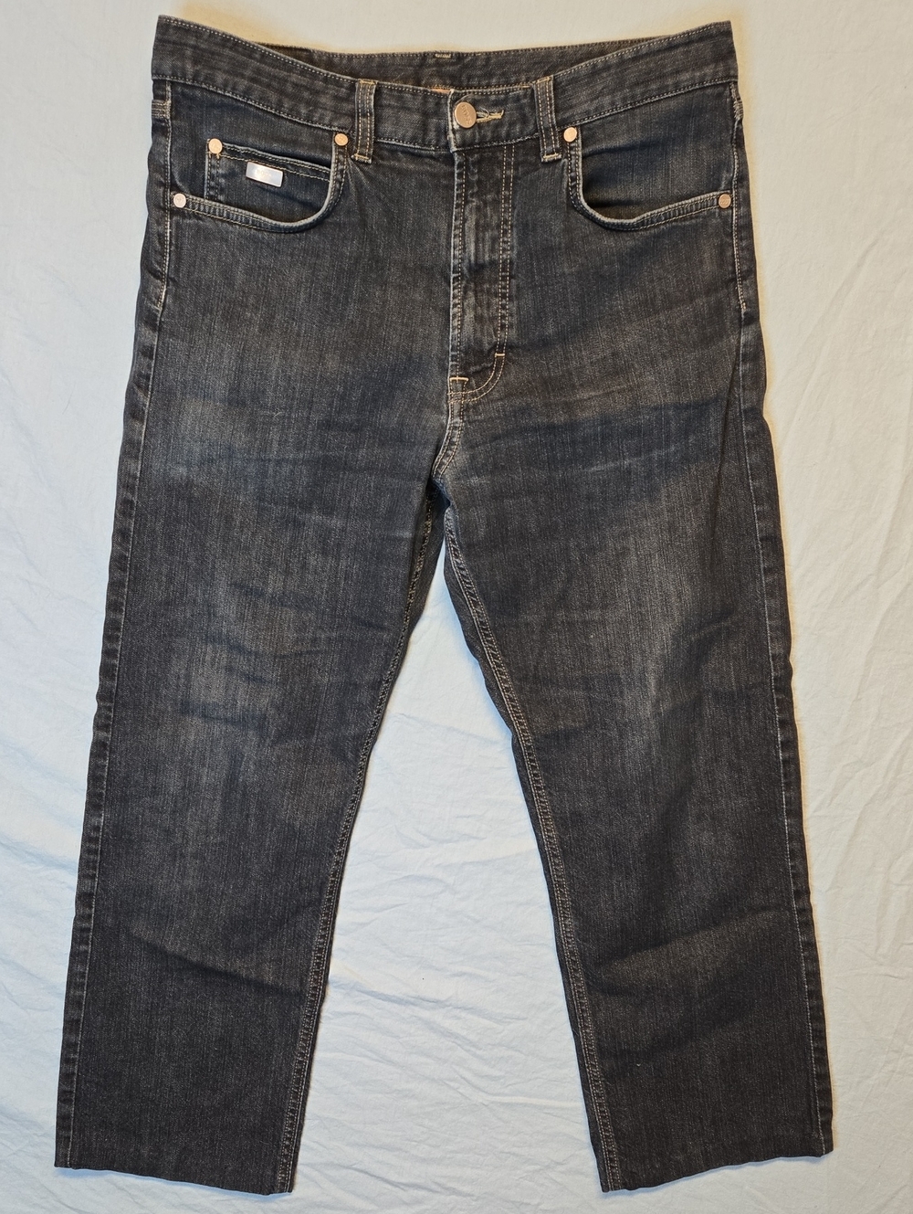 Hugo Boss Dark Blue Wash Straight Leg Denin Jeans with Metal Emblems Vintage Y2K